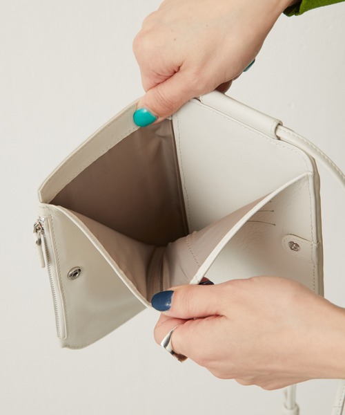 ear PAPILLONNER(イアパピヨネ)の「メッシュモバイルウォレットショルダーバッグ(ショルダーバッグ・レディース・ホワイト/ブラック・FREE)」の15枚目の写真