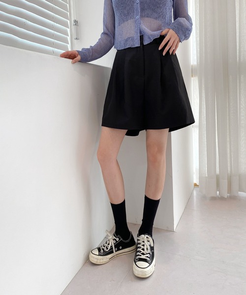 by muni:r(バイ ムニール)の「ハイウエストピンタックハーフパンツ(デニムパンツ・レディース・ブラック/ベージュ/グレー・FREE)」の5枚目の写真