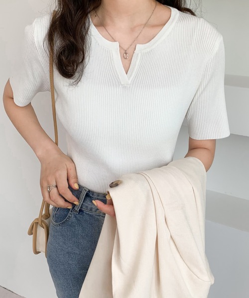 Diosfront(ディオスフロント)の「華奢見せ叶える!キーネックリブニット(ニット/セーター・レディース・ホワイト/ブラック/ベージュ/グリーン/ネイビー/ブルーグレー/グレイッシュベージュ/マスタード・FREE)」の2枚目の写真