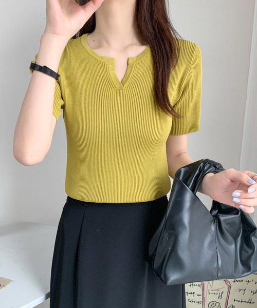 Diosfront(ディオスフロント)の「華奢見せ叶える!キーネックリブニット(ニット/セーター・レディース・ホワイト/ブラック/ベージュ/グリーン/ネイビー/ブルーグレー/グレイッシュベージュ/マスタード・FREE)」の8枚目の写真