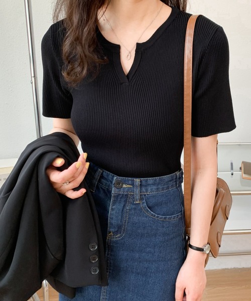Diosfront(ディオスフロント)の「華奢見せ叶える!キーネックリブニット(ニット/セーター・レディース・ホワイト/ブラック/ベージュ/グリーン/ネイビー/ブルーグレー/グレイッシュベージュ/マスタード・FREE)」の3枚目の写真