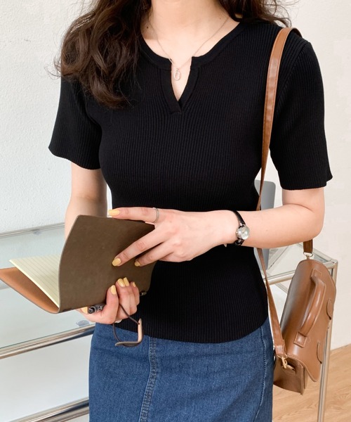 Diosfront(ディオスフロント)の「華奢見せ叶える!キーネックリブニット(ニット/セーター・レディース・ホワイト/ブラック/ベージュ/グリーン/ネイビー/ブルーグレー/グレイッシュベージュ/マスタード・FREE)」の15枚目の写真