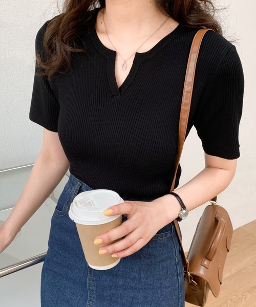 Diosfront(ディオスフロント)の「華奢見せ叶える!キーネックリブニット(ニット/セーター・レディース・ホワイト/ブラック/ベージュ/グリーン/ネイビー/ブルーグレー/グレイッシュベージュ/マスタード・FREE)」の16枚目の写真