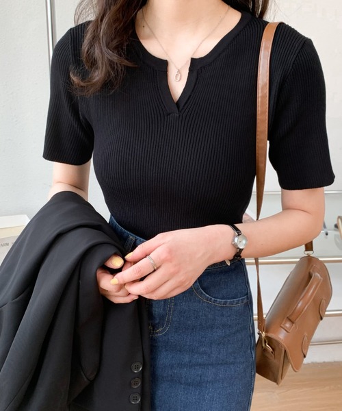 Diosfront(ディオスフロント)の「華奢見せ叶える!キーネックリブニット(ニット/セーター・レディース・ホワイト/ブラック/ベージュ/グリーン/ネイビー/ブルーグレー/グレイッシュベージュ/マスタード・FREE)」の14枚目の写真