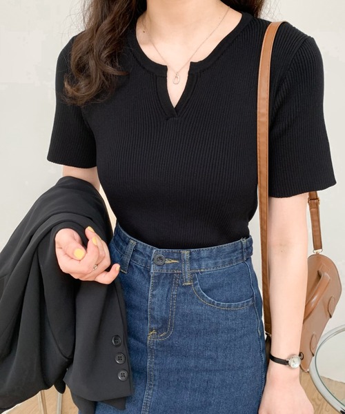 Diosfront(ディオスフロント)の「華奢見せ叶える!キーネックリブニット(ニット/セーター・レディース・ホワイト/ブラック/ベージュ/グリーン/ネイビー/ブルーグレー/グレイッシュベージュ/マスタード・FREE)」の18枚目の写真