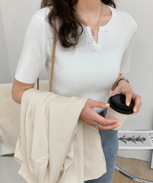 Diosfront(ディオスフロント)の「華奢見せ叶える!キーネックリブニット(ニット/セーター・レディース・ホワイト/ブラック/ベージュ/グリーン/ネイビー/ブルーグレー/グレイッシュベージュ/マスタード・FREE)」の12枚目の写真