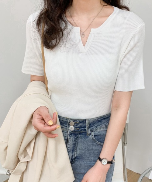 Diosfront(ディオスフロント)の「華奢見せ叶える!キーネックリブニット(ニット/セーター・レディース・ホワイト/ブラック/ベージュ/グリーン/ネイビー/ブルーグレー/グレイッシュベージュ/マスタード・FREE)」の9枚目の写真