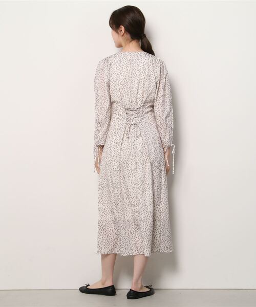 Brownie（ブラウニー）の「Brownie BACKレースアップ ドロストスリーブワンピース（ワンピース・レディース・ホワイト/ブラック/ベージュ・FREE）」の4枚目の写真