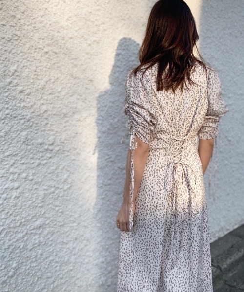 Brownie（ブラウニー）の「Brownie BACKレースアップ ドロストスリーブワンピース（ワンピース・レディース・ホワイト/ブラック/ベージュ・FREE）」の12枚目の写真