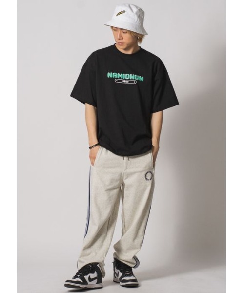 RE730（アールイーセブンサーティー）の「RE730 かくれんぼしているなみおくん　半袖ビッグシルエットTシャツ（Tシャツ/カットソー・メンズ・オフホワイト/ブラック・MEDIUM/LARGE/X-LARGE）」の5枚目の写真