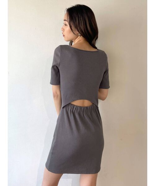 EMODA（エモダ）の「バックオープンボタンワンピース（ワンピース・レディース・ブラック/グレー/ブルー/アイボリー・FREE）」の4枚目の写真