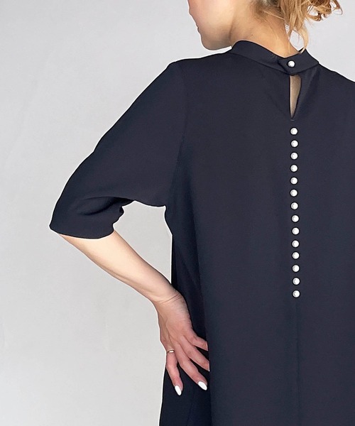 PICCIN（ピッチン）の「ハイネック後ろパールワンピース（ワンピース・レディース・ブラック/ベージュ/ネイビー・M）」の3枚目の写真