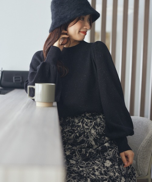 mysty woman（ミスティウーマン）の「ボリュームスリーブラメハイネック 157250（ニット/セーター・レディース・ピンク/グリーン系その他/ブルー/ブラック/アイボリー/モカ/ライトパープル・FREE）」の3枚目の写真