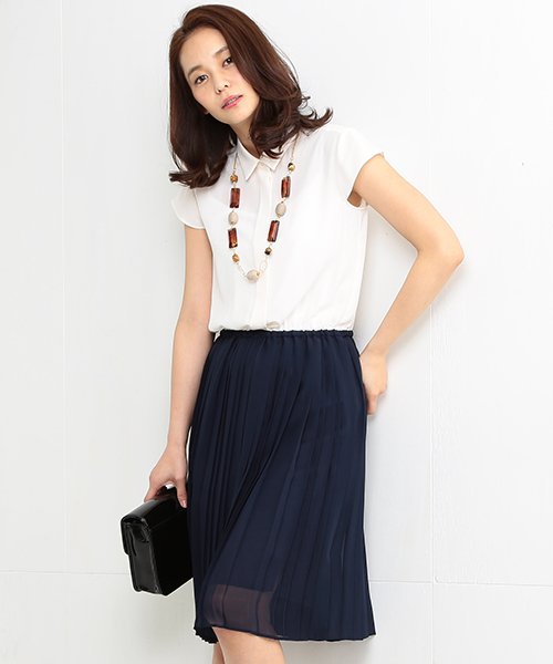 BEAMS LIGHTS Women's（ビームスライツ ウィメンズ）の「BEAMS LIGHTS / 配色プリーツワンピース（ワンピース・レディース・ベージュ/オリーブ/ネイビー・36/38）」の3枚目の写真