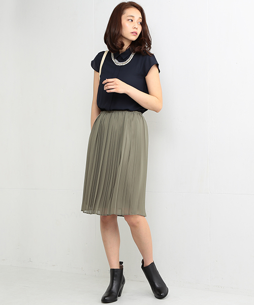 BEAMS LIGHTS Women's（ビームスライツ ウィメンズ）の「BEAMS LIGHTS / 配色プリーツワンピース（ワンピース・レディース・ベージュ/オリーブ/ネイビー・36/38）」の15枚目の写真