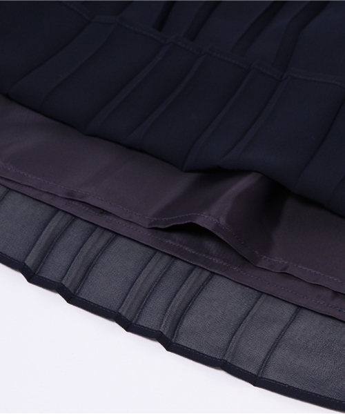 BEAMS LIGHTS Women's（ビームスライツ ウィメンズ）の「BEAMS LIGHTS / 配色プリーツワンピース（ワンピース・レディース・ベージュ/オリーブ/ネイビー・36/38）」の6枚目の写真