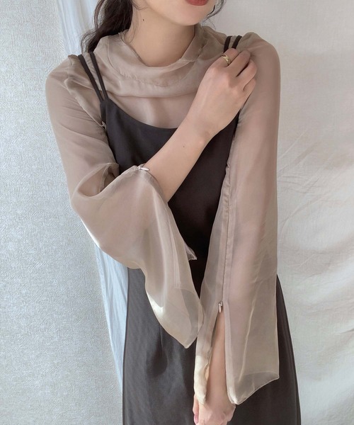 LAUIR（ラウアー）の「2wayファスナースリットスリーブシアーブラウス（シャツ/ブラウス・レディース・ブラック/ブラウン/アイボリー/ラベンダー/カーキ/ベージュ/ライトピンク/ホワイト・MEDIUM/LARGE/SMALL）」の6枚目の写真