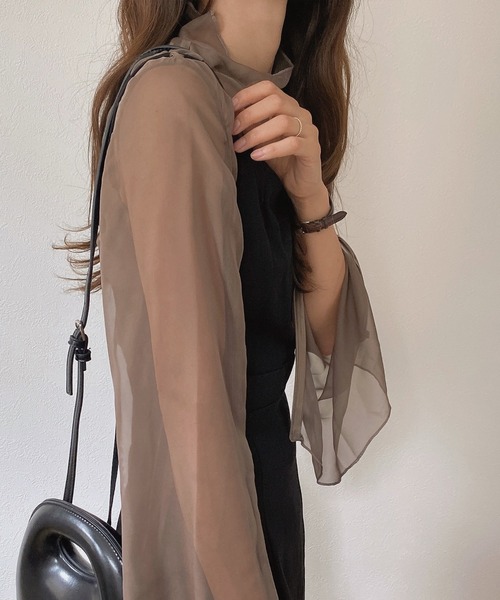 LAUIR（ラウアー）の「2wayファスナースリットスリーブシアーブラウス（シャツ/ブラウス・レディース・ブラック/ブラウン/アイボリー/ラベンダー/カーキ/ベージュ/ライトピンク/ホワイト・MEDIUM/LARGE/SMALL）」の12枚目の写真