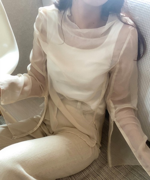 LAUIR（ラウアー）の「2wayファスナースリットスリーブシアーブラウス（シャツ/ブラウス・レディース・ブラック/ブラウン/アイボリー/ラベンダー/カーキ/ベージュ/ライトピンク/ホワイト・MEDIUM/LARGE/SMALL）」の17枚目の写真