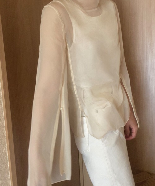 LAUIR（ラウアー）の「2wayファスナースリットスリーブシアーブラウス（シャツ/ブラウス・レディース・ブラック/ブラウン/アイボリー/ラベンダー/カーキ/ベージュ/ライトピンク/ホワイト・MEDIUM/LARGE/SMALL）」の18枚目の写真