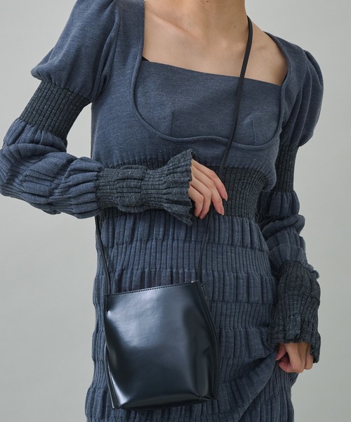 Courtney Orla(コートニーオーラ)の「【Courtney Orla/(コートニーオーラ)】SLOPE TOTE MINI/スロープトートミニ(ショルダーバッグ・レディース・ブラック・FREE)」の1枚目の写真