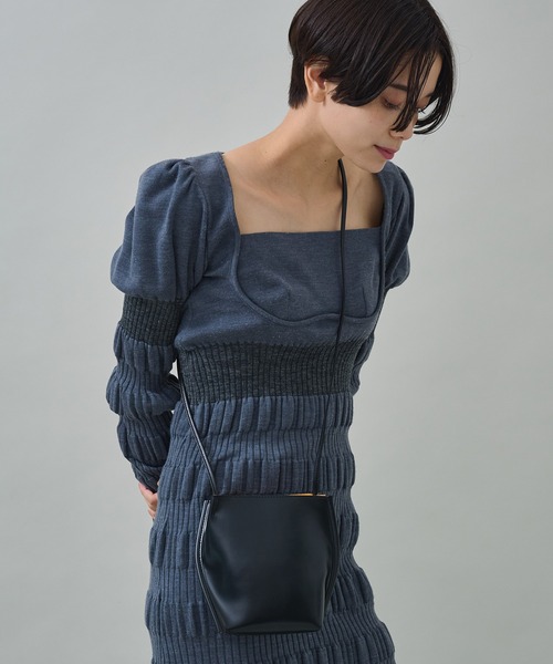 Courtney Orla(コートニーオーラ)の「【Courtney Orla/(コートニーオーラ)】SLOPE TOTE MINI/スロープトートミニ(ショルダーバッグ・レディース・ブラック・FREE)」の4枚目の写真
