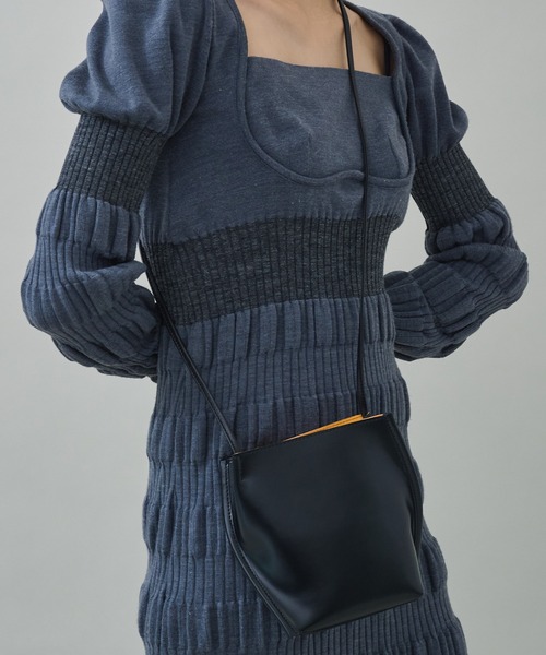 Courtney Orla(コートニーオーラ)の「【Courtney Orla/(コートニーオーラ)】SLOPE TOTE MINI/スロープトートミニ(ショルダーバッグ・レディース・ブラック・FREE)」の7枚目の写真