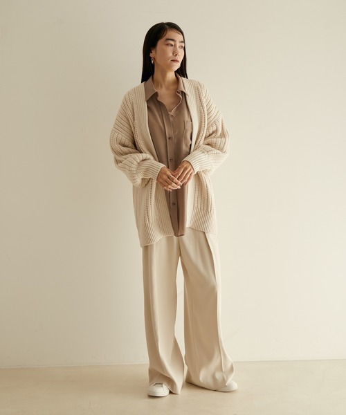 SALON adam et rope'（サロン アダム エ ロペ）の「【サステナブル】ボリュームスリーブローゲージニットカーディガン（カーディガン/ボレロ・レディース・チャコールグレー/オフホワイト/ピンク・FREE）」の7枚目の写真