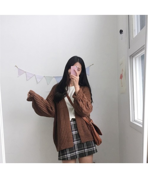RUUX(ルーフ)の「ボリューム ケーブル カーディガン(カーディガン/ボレロ・レディース・ネイビー/ブラウン/ピンク/ブルー/アイボリー・FREE)」の11枚目の写真