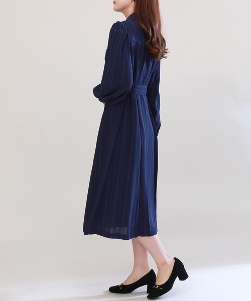TRUDEA(トルディア)の「シャドーストライプシャツワンピース(シャツワンピース・レディース・ネイビー/ブルー/ラベンダー/ブラウン/テラコッタ/ミント・MEDIUM)」の17枚目の写真