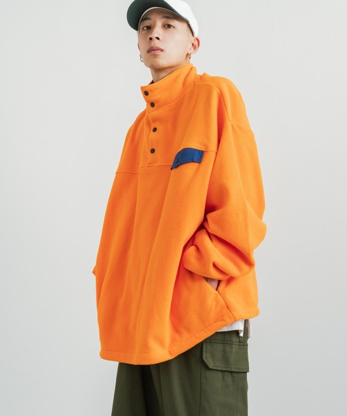 Rocky Monroe（ロッキーモンロー）の「オーバーサイズ マイクロフリースボア バイカラープルオーバースウェット（スウェット・メンズ・ロイヤルブルー/ホワイト/ブラック/パープル/オレンジ/グリーン・L/M）」の2枚目の写真