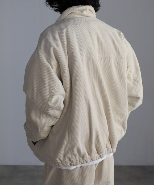 CREARE -LINO-（クレアーレリノ）の「裏ボア 8WコーデュロイZIPブルゾン<ユニセックス>（テーラードジャケット・メンズ・ブラック/グレイッシュベージュ/オフホワイト・M/L）」の4枚目の写真