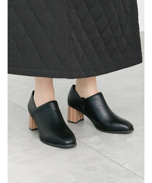 Te chichi TERRASSE（テチチテラス）の「チャンキーヒールブーティ（ブーツ・レディース・モカ/オフホワイト/ブラック・MEDIUM/LARGE）」の2枚目の写真