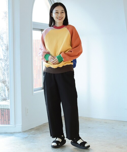 BEAMS BOY(ビームスボーイ)の「BEAMS BOY / カットオフ チノパン(チノパンツ・レディース・ブラック/カーキ・2/1)」の3枚目の写真