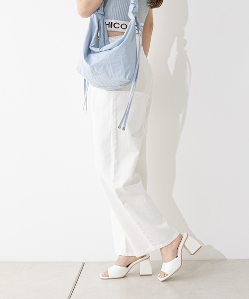 Chico（チコ）の「【2023SS】タックワイドデニムパンツ（デニムパンツ・レディース・ホワイト/スカイブルー/ブルー・0/1）」の6枚目の写真