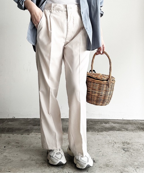 COMMON WARE（コモンウェアー）の「COMMONWARE:TRストレッチ センタープレス フレア パンツ（スラックス・レディース・オフホワイト/サックスブルー/ブラック/グリーン/モカ/ベージュ・L/XL/M）」の2枚目の写真