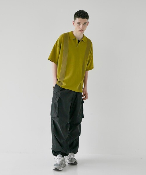 CITY TOKYO（シティトウキョウ）の「スキッパーリラックス半袖ニットポロシャツ（ポロシャツ・メンズ・ダークグレー/マスタード/ライトグレー・1/2）」の4枚目の写真