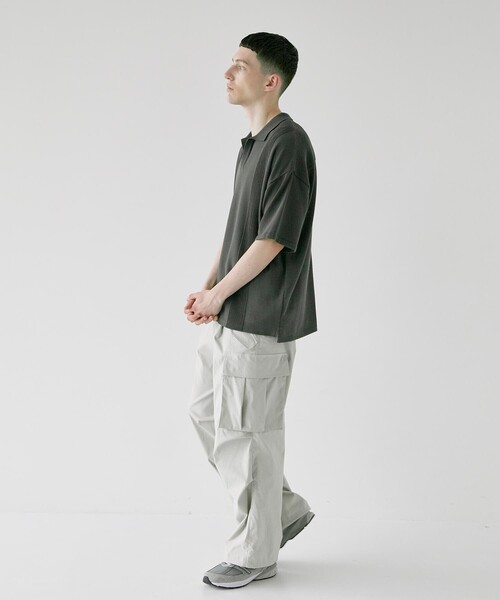 CITY TOKYO（シティトウキョウ）の「スキッパーリラックス半袖ニットポロシャツ（ポロシャツ・メンズ・ダークグレー/マスタード/ライトグレー・1/2）」の16枚目の写真