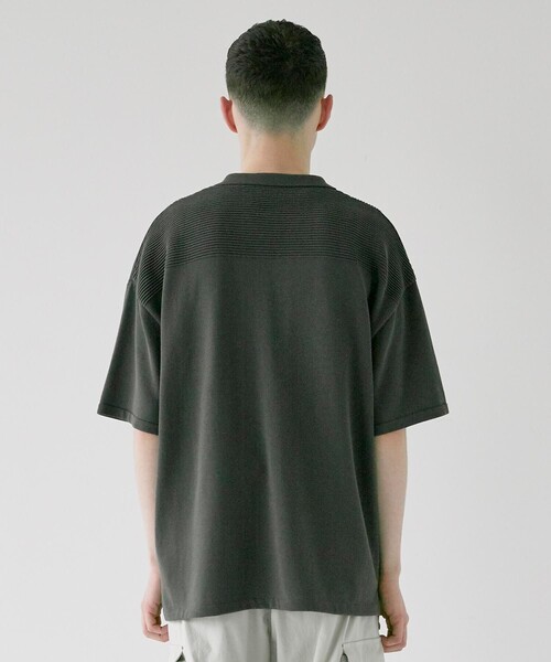 CITY TOKYO（シティトウキョウ）の「スキッパーリラックス半袖ニットポロシャツ（ポロシャツ・メンズ・ダークグレー/マスタード/ライトグレー・1/2）」の20枚目の写真