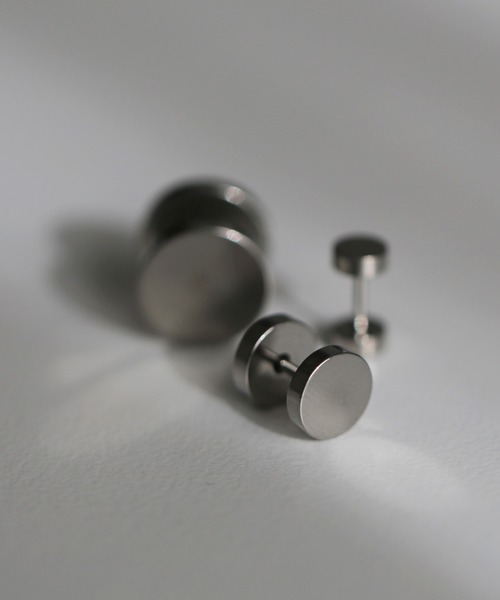 CERCA(チェルカ)の「aliru/片耳ダンベル型ステンレスピアス 【アレルギー対応】 (18G / 18ゲージ)(ピアス(片耳用)・メンズ・ブラック/シルバー/ゴールド・SMALL/MEDIUM/LARGE)」の11枚目の写真