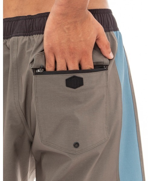 RVCA(ルーカ)の「RVCA メンズ PERRY MIX BS ボードショーツ/サーフトランクス【2023年春夏モデル】/ルーカ水着(水着・メンズ・ブラウン/アクア/パープル/ブラック系その他/ブラック・SMALL/MEDIUM/LARGE/X-LARGE)」の13枚目の写真