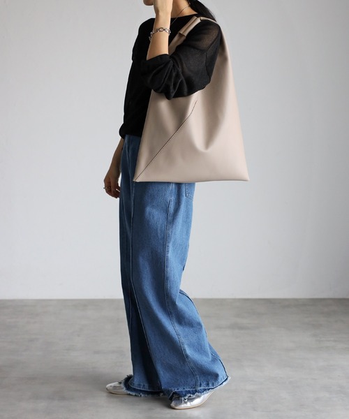 POUTOJOURU（ポートジュール）の「【ポートジュール】 トライアングルトートバッグ フェイクレザー　A4（トートバッグ・レディース・ブラック/ベージュ/グレー・FREE）」の15枚目の写真