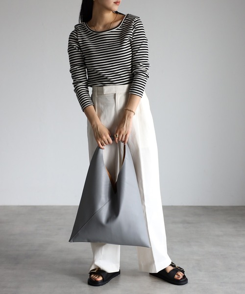 POUTOJOURU（ポートジュール）の「【ポートジュール】 トライアングルトートバッグ フェイクレザー　A4（トートバッグ・レディース・ブラック/ベージュ/グレー・FREE）」の9枚目の写真