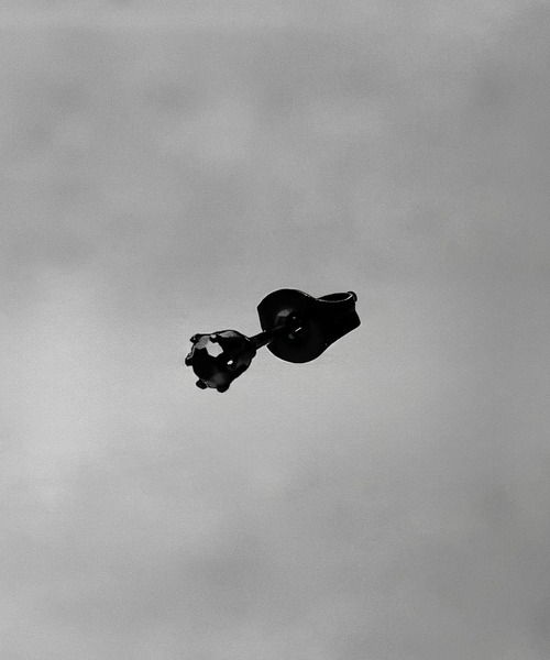 SBG（エスビー）の「SBG ストーンスタッドピアス（ピアス（片耳用）・メンズ・ブラック/シルバー/ブラック系その他/シルバー系その他/ブラック系その他2/シルバー系その他2・FREE）」の2枚目の写真