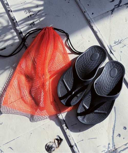 LEPSIM(レプシィム)の「ビーチトングサンダル 189672(サンダル・レディース・オフホワイト/ブラック/ベージュ系その他・LARGE/MEDIUM)」の2枚目の写真