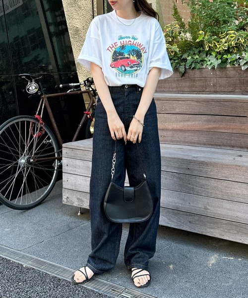 DISCOAT(ディスコート)の「【ユニセックス】ヴィンテージカープリントTシャツ《WEB限定》(Tシャツ/カットソー・レディース・チャコールグレー/オフホワイト/ライトベージュ・FREE)」の4枚目の写真
