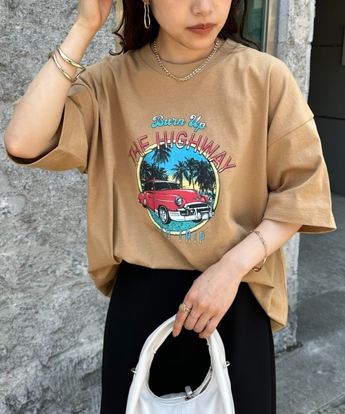 DISCOAT(ディスコート)の「【ユニセックス】ヴィンテージカープリントTシャツ《WEB限定》(Tシャツ/カットソー・レディース・チャコールグレー/オフホワイト/ライトベージュ・FREE)」の8枚目の写真
