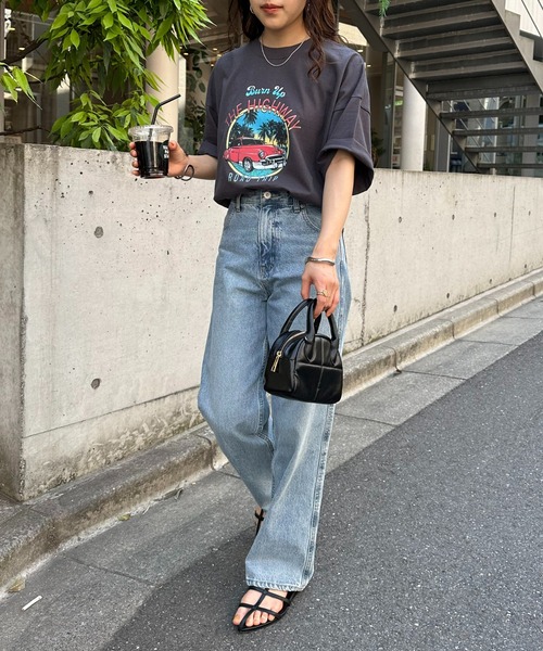 DISCOAT(ディスコート)の「【ユニセックス】ヴィンテージカープリントTシャツ《WEB限定》(Tシャツ/カットソー・レディース・チャコールグレー/オフホワイト/ライトベージュ・FREE)」の6枚目の写真