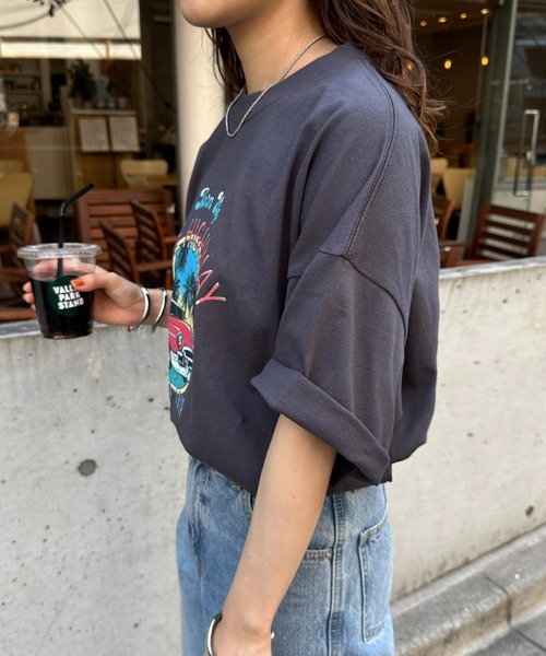 DISCOAT(ディスコート)の「【ユニセックス】ヴィンテージカープリントTシャツ《WEB限定》(Tシャツ/カットソー・レディース・チャコールグレー/オフホワイト/ライトベージュ・FREE)」の17枚目の写真