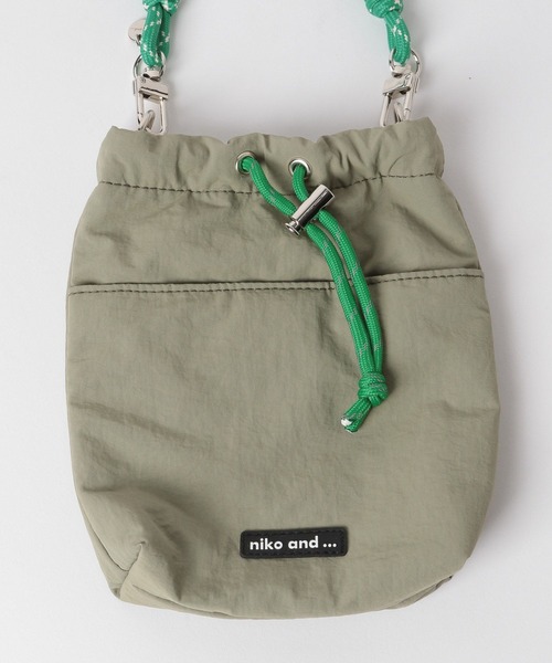 niko and...(ニコアンド)の「オリジナル細コードショルダー巾着(ショルダーバッグ・レディース・グリーン/アイボリー/ブラック/グレー/オレンジ・0)」の8枚目の写真